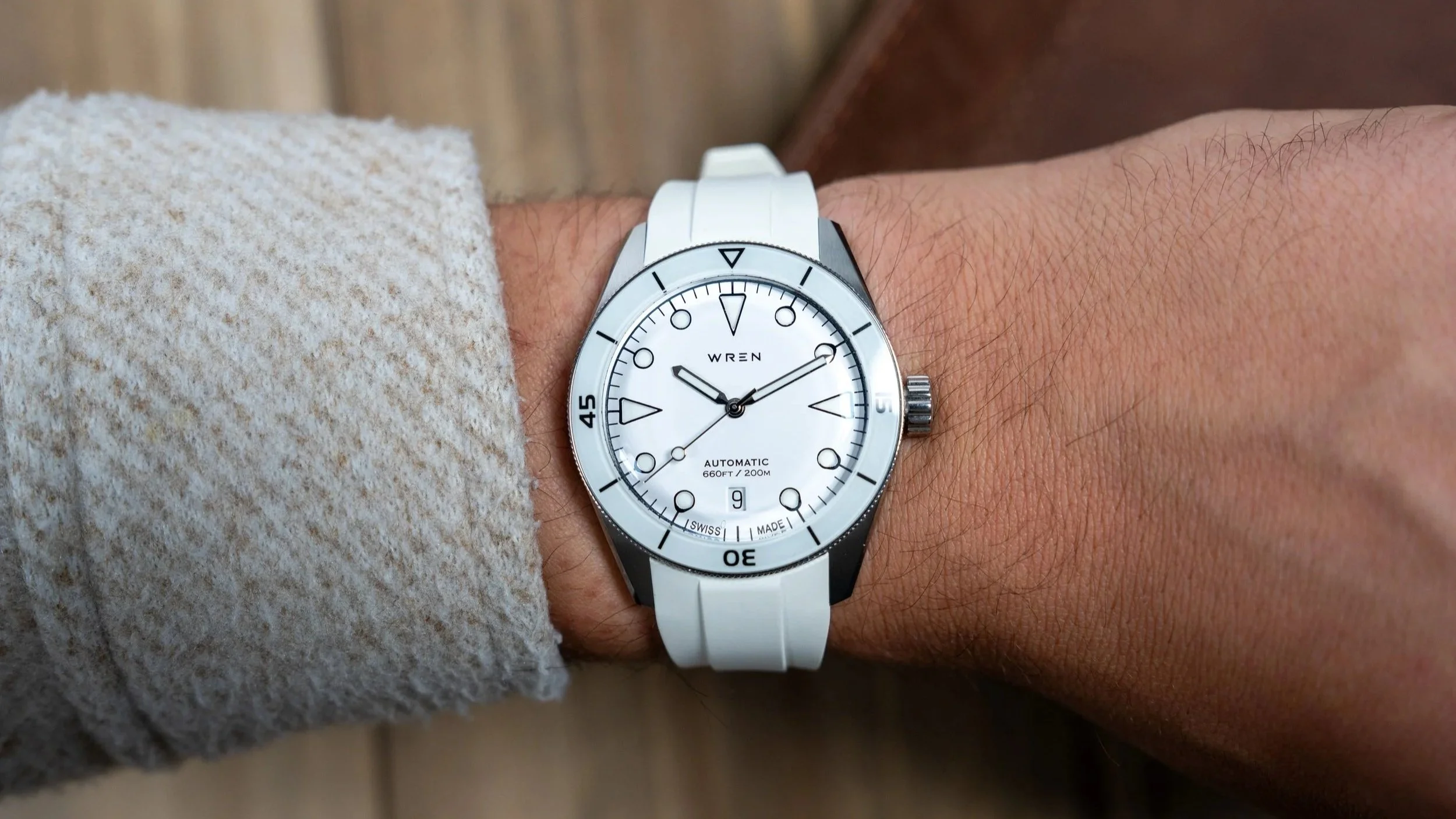 RUVEN WINTER ver ワンオフ Introducing the Wren Diver One Titanium Snow and Diver 38 Mad